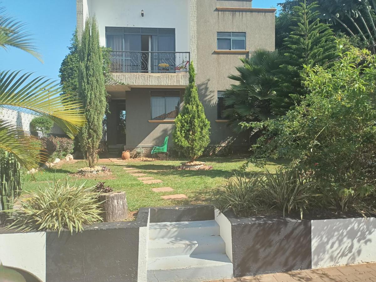 Jacuzzi City Home 坎帕拉 外观 照片