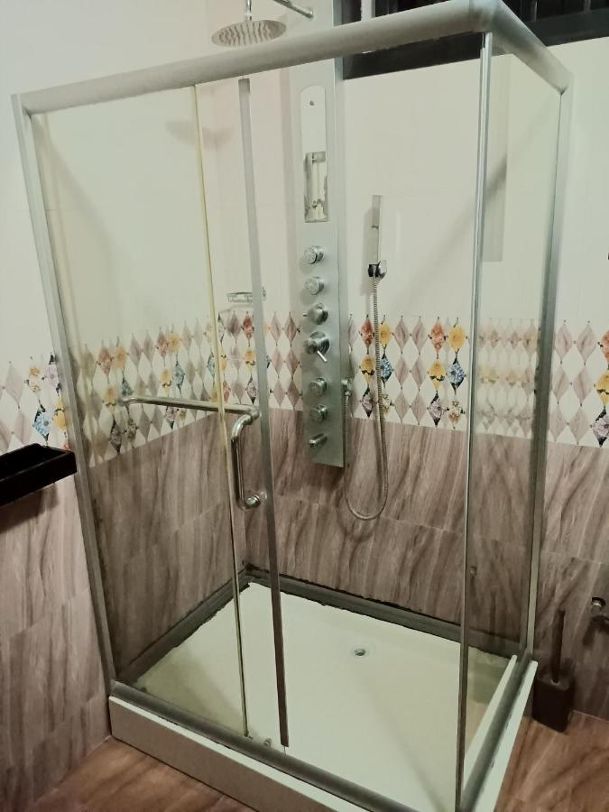 Jacuzzi City Home 坎帕拉 外观 照片