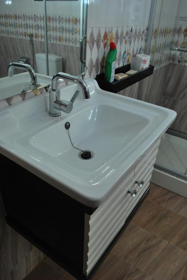 Jacuzzi City Home 坎帕拉 外观 照片