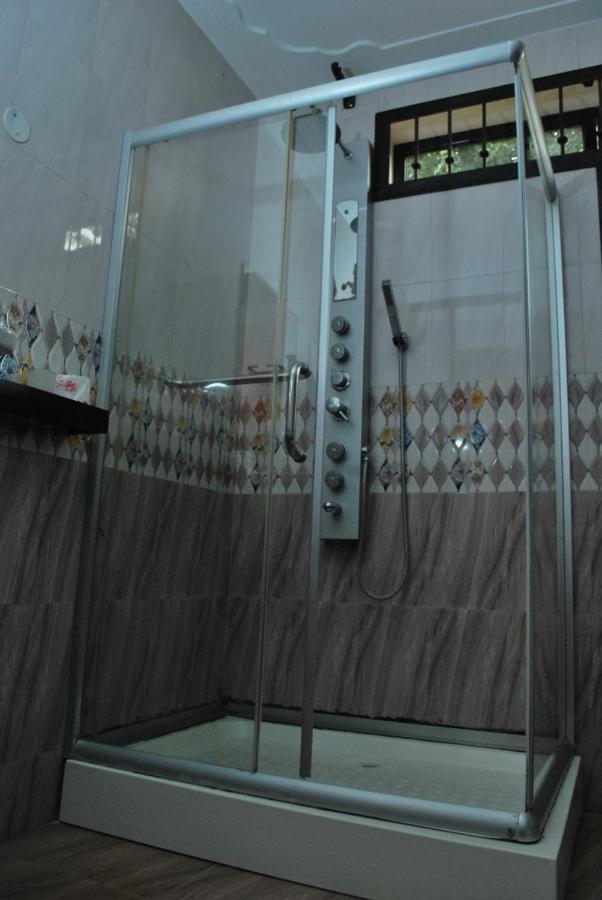 Jacuzzi City Home 坎帕拉 外观 照片